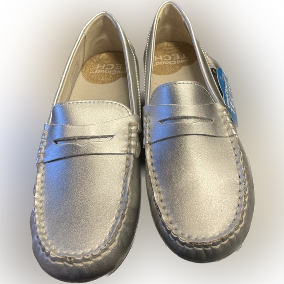 Girls Umi Leather Silver Loafers Size 1 New in Box - Picture 4 of 8